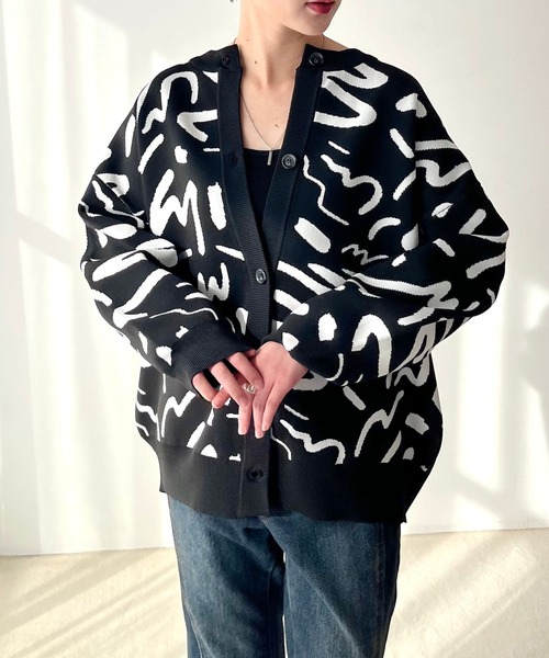 PAGEBOY（ページボーイ）の「＜WEB限定アイテム＞クルーネックボリュームカーディガン（カーディガン/ボレロ・レディース・マスタード/ホワイト系その他/グリーン/ブラック/ターコイズブルー・FREE）」の6枚目の写真