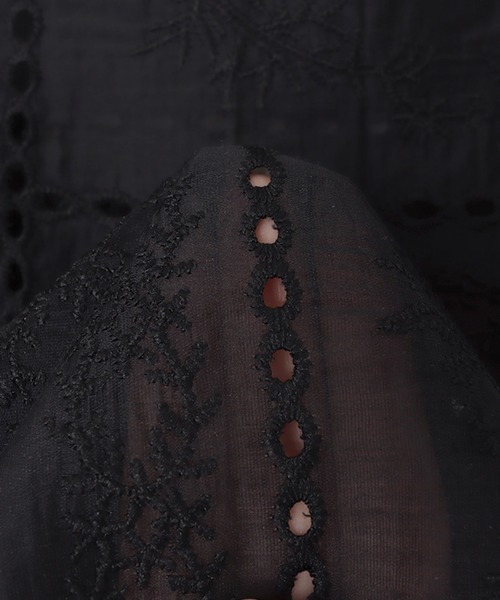 andme(アンドミー)の「【新色追加】パッチワーク風刺繍キャミソールビスチェ(キャミソール・レディース・ブラック/オフホワイト/ブラウン・FREE)」の6枚目の写真