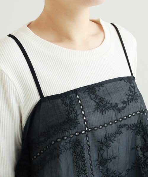 andme(アンドミー)の「【新色追加】パッチワーク風刺繍キャミソールビスチェ(キャミソール・レディース・ブラック/オフホワイト/ブラウン・FREE)」の11枚目の写真