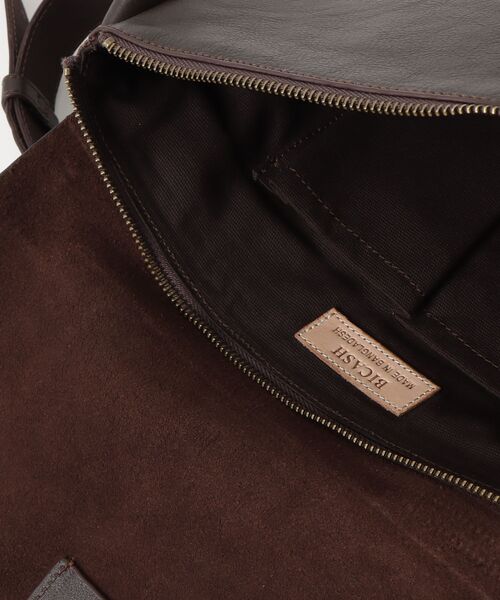 BICASH(ビカーシ)の「BICASH プレーンレザーショルダーバッグ(B827)(ショルダーバッグ・メンズ・ブラック/ブラウン/ダークブラウン・FREE)」の6枚目の写真
