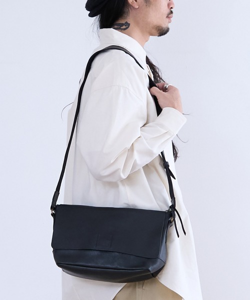 BICASH(ビカーシ)の「BICASH プレーンレザーショルダーバッグ(B827)(ショルダーバッグ・メンズ・ブラック/ブラウン/ダークブラウン・FREE)」の8枚目の写真