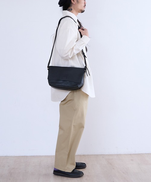 BICASH(ビカーシ)の「BICASH プレーンレザーショルダーバッグ(B827)(ショルダーバッグ・メンズ・ブラック/ブラウン/ダークブラウン・FREE)」の7枚目の写真