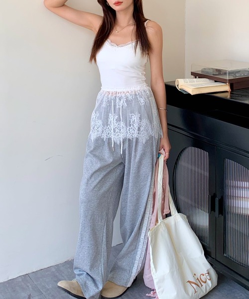 yuue' ( wear )(ユーイ)の「カップ付きレースヘムキャミソール(キャミソール・レディース・ホワイト/ブラック/アイボリー・FREE)」の4枚目の写真