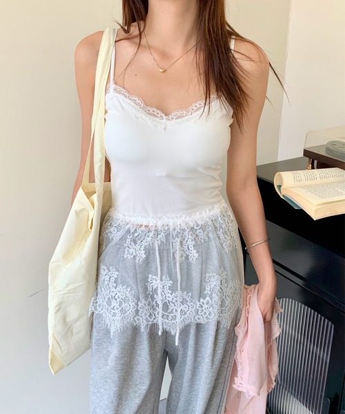 yuue' ( wear )(ユーイ)の「カップ付きレースヘムキャミソール(キャミソール・レディース・ホワイト/ブラック/アイボリー・FREE)」の6枚目の写真