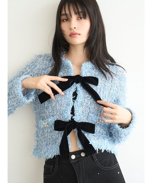 LILY BROWN（リリーブラウン）の「[L.B CANDY STOCK]ラメリボンニットジャケット（ノーカラージャケット・レディース・ホワイト/ブラック/ブルー・F）」の3枚目の写真