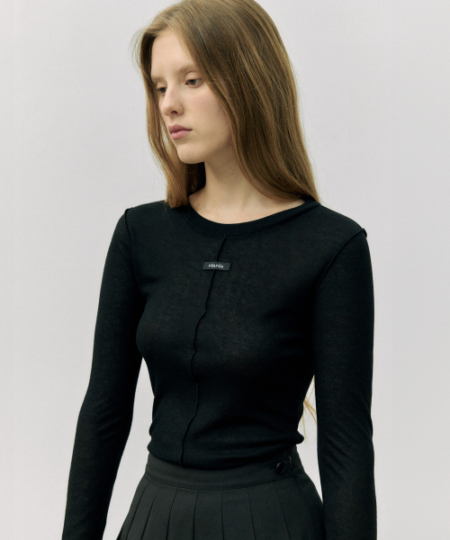 ROLAROLA（ロラロラ）の「STITCH ROUND NECK T-SHIRT BLACK（Tシャツ/カットソー・レディース・ブラック・S/M）」の2枚目の写真