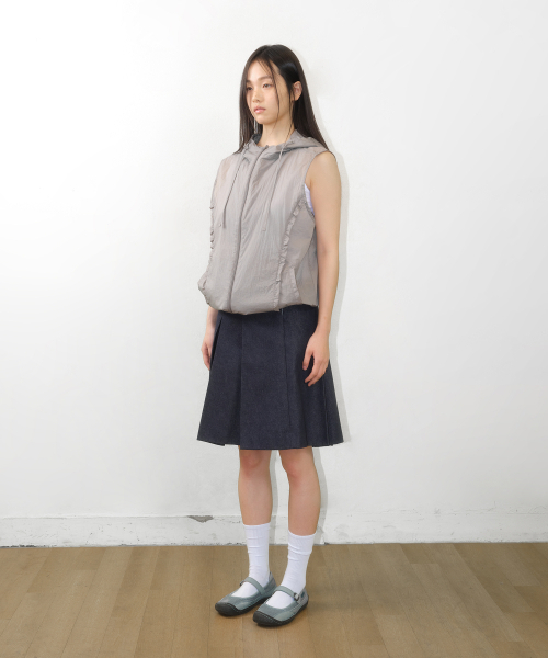 AMESWORLDWIDE(アメスワールドワイド)の「SHEER NYLON VEST JACKET GREY(ベスト・レディース・その他・FREE)」の2枚目の写真