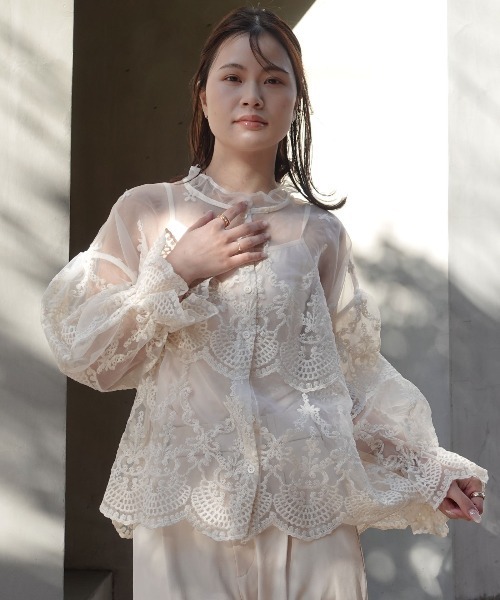 CORNERS(コーナーズ)の「オーガンジーレースブラウス(インナー付き)(シャツ/ブラウス・レディース・ベージュ系その他/ホワイト/ブラック・M)」の4枚目の写真