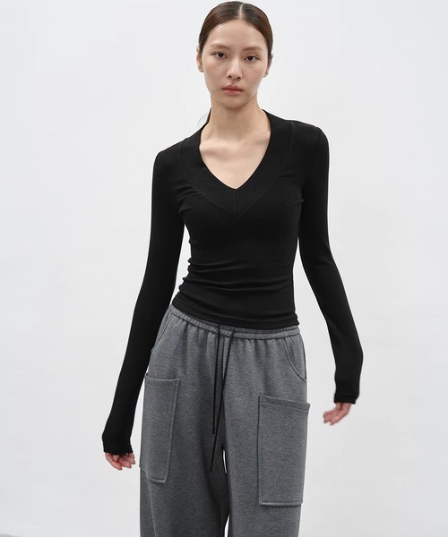 EIGHTHMONTH(エイスマンス)の「ディープVネックフィットトップス EM26s033【EIGHTHMONTH】(Tシャツ/カットソー・レディース・アイボリー/ブラック・S/M)」の5枚目の写真