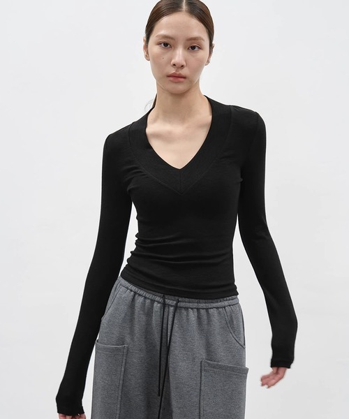 EIGHTHMONTH(エイスマンス)の「ディープVネックフィットトップス EM26s033【EIGHTHMONTH】(Tシャツ/カットソー・レディース・アイボリー/ブラック・S/M)」の8枚目の写真