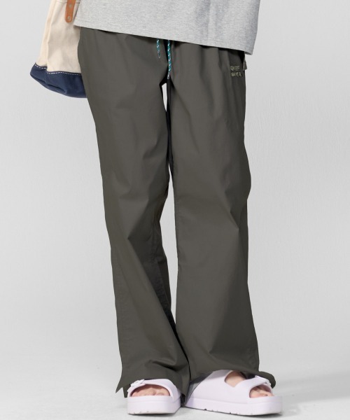 KRIFF MAYER（クリフメイヤー）の「【ストレッチ】コンフォートフレアパンツ（その他パンツ・レディース・ライトグレー/ベージュ/チャコール・LARGE/MEDIUM）」の3枚目の写真