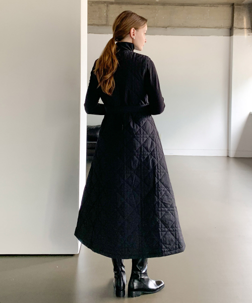 VASCARA（バスカラ）の「[SET] Double Quilted Belted One-piece+Jacket Set-up（ワンピース・レディース・ブラック・FREE）」の4枚目の写真