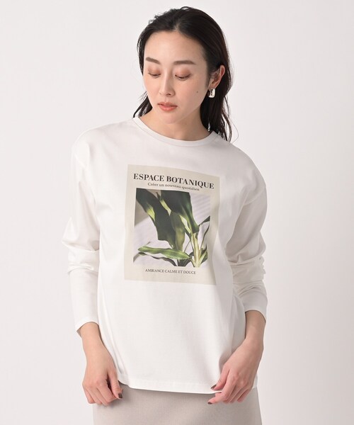 UNTITLED(アンタイトル)の「【コットン100/洗える】フォトロングTシャツ(Tシャツ/カットソー・レディース・ホワイト系3/ホワイト系8・50/48/44/04/02/00)」の1枚目の写真