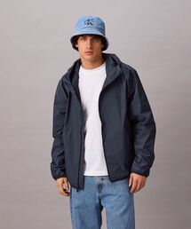 Calvin Klein（カルバン・クライン）の「【ユニセックス】ロングスリーブライトウェイトウインドブレイカージャケット（その他アウター）」