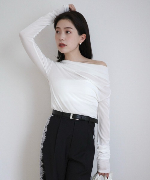 anuans（アニュアンス）の「アセテートギャザードレープカットトップス（Tシャツ/カットソー・レディース・ホワイト/ベージュ/ブラック・FREE）」の4枚目の写真
