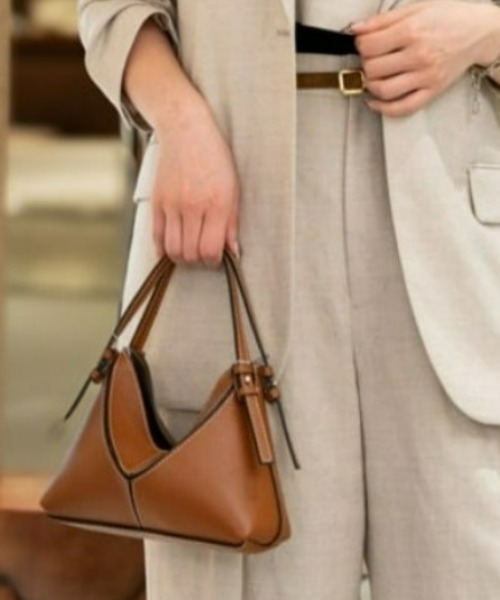 allureville（アルアバイル）の「ダブルハンドルバッグ（ショルダーバッグ・レディース・キャメル/ライトブルー/ホワイト系その他・FREE）」の3枚目の写真
