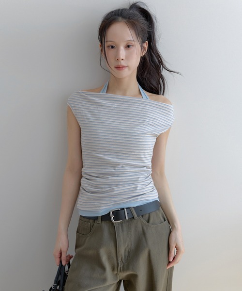 UNE MANSION(ユヌマンション)の「バイカラーホルターネックストライプオフショルダーレイヤードタンクトップキャミソール(Tシャツ/カットソー・レディース・ブラック/アイボリー/スカイブルー・FREE)」の3枚目の写真