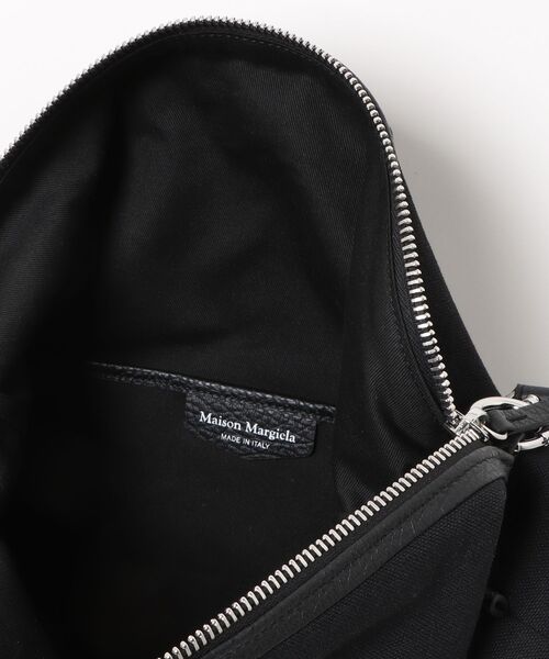 Maison Margiela(メゾンマルジェラ)の「Maison Margiela 5AC HOBO MEDIUM(ショルダーバッグ・メンズ・ブラック・FREE)」の4枚目の写真