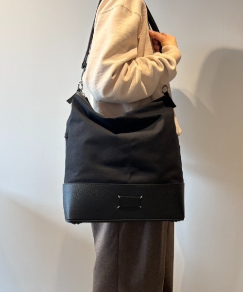 Maison Margiela(メゾンマルジェラ)の「Maison Margiela 5AC HOBO MEDIUM(ショルダーバッグ・メンズ・ブラック・FREE)」の1枚目の写真