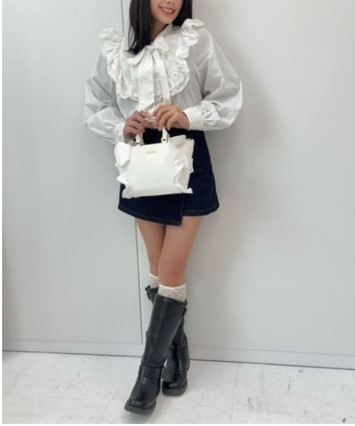 SAMANTHAVEGA(サマンサベガ)の「リボンフリルハンドバッグ(ハンドバッグ・レディース・ホワイト/ブラック・FREE)」の2枚目の写真