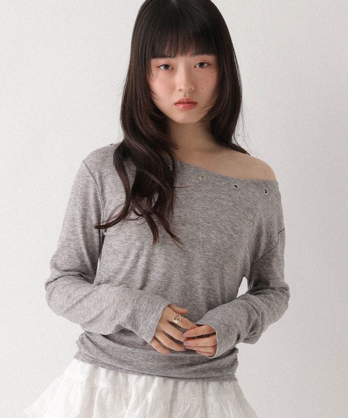 Heather(ヘザー)の「ハトメオフショルカットソー 660222(Tシャツ/カットソー・レディース・ブラック/グレー/オフホワイト・FREE)」の1枚目の写真