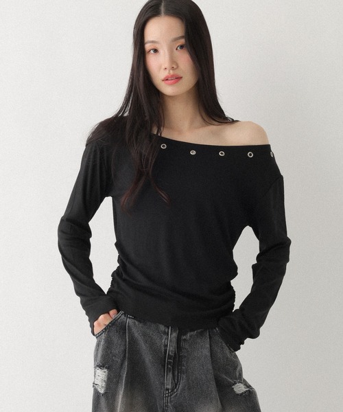 Heather(ヘザー)の「ハトメオフショルカットソー 660222(Tシャツ/カットソー・レディース・ブラック/グレー/オフホワイト・FREE)」の3枚目の写真