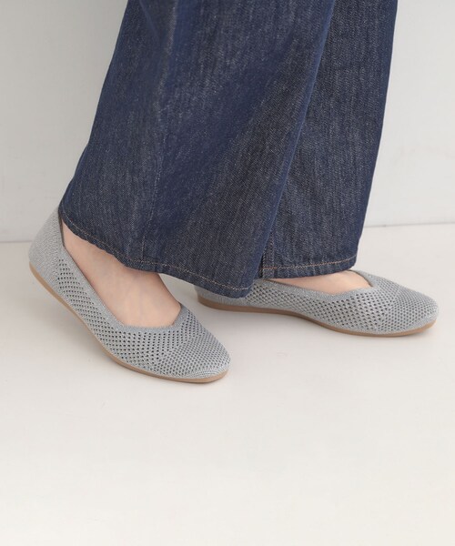 SHOO・LA・RUE(シューラルー)の「洗えてサラサラ透かし編みニットパンプス(パンプス・レディース・ゴールド/ブラック/シルバー・35/25/45)」の4枚目の写真