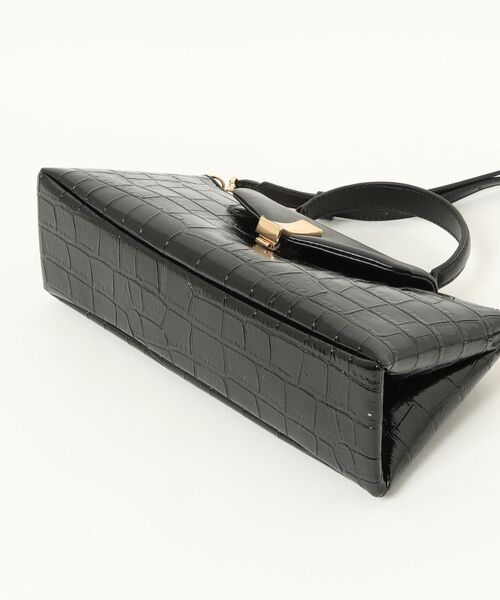 CHARLES & KEITH（チャールズ & キース）の「Lilibet リリベット クロックエフェクト イロンゲイティッド トップハンドルバッグ（ハンドバッグ・レディース・ブラック・M）」の10枚目の写真