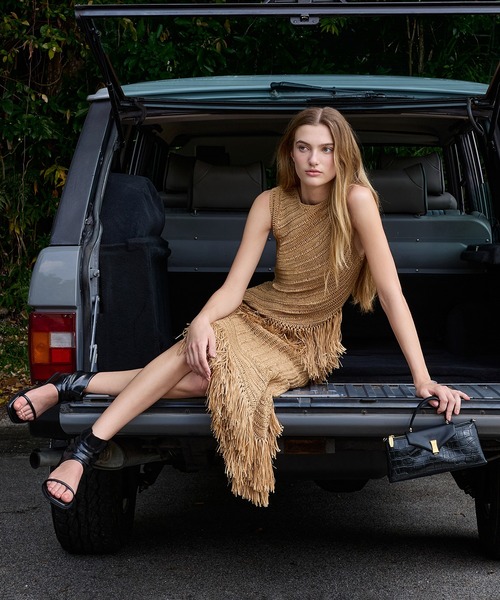 CHARLES & KEITH（チャールズ & キース）の「Lilibet リリベット クロックエフェクト イロンゲイティッド トップハンドルバッグ（ハンドバッグ・レディース・ブラック・M）」の3枚目の写真