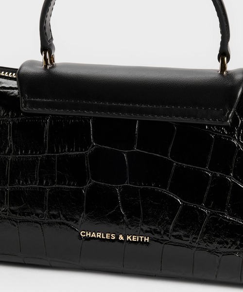 CHARLES & KEITH（チャールズ & キース）の「Lilibet リリベット クロックエフェクト イロンゲイティッド トップハンドルバッグ（ハンドバッグ・レディース・ブラック・M）」の8枚目の写真