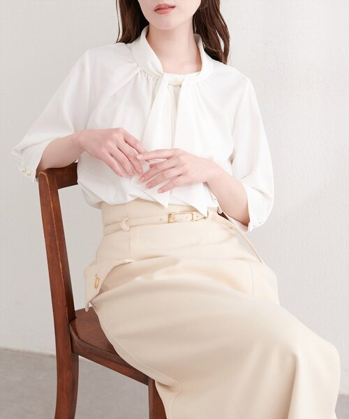 natural couture（ナチュラルクチュール）の「袖口パールノット結び６分袖ブラウス（シャツ/ブラウス・レディース・サックスブルー/ピンクベージュ/チャコールグレー/グレー/オフホワイト・FREE）」の2枚目の写真