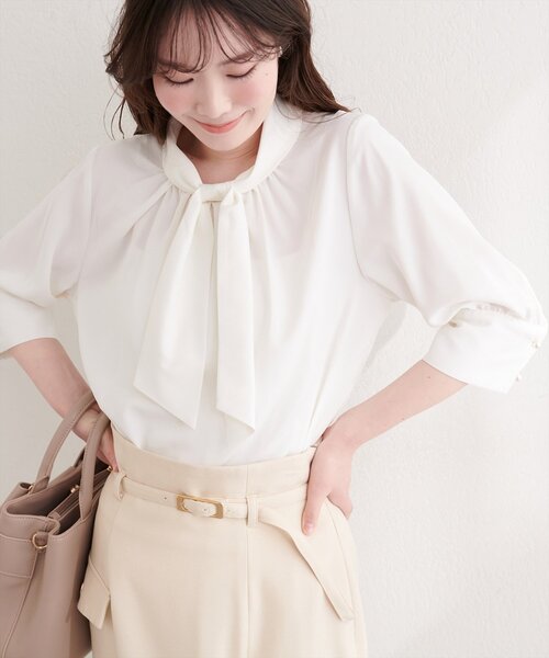 natural couture（ナチュラルクチュール）の「袖口パールノット結び６分袖ブラウス（シャツ/ブラウス・レディース・サックスブルー/ピンクベージュ/チャコールグレー/グレー/オフホワイト・FREE）」の7枚目の写真