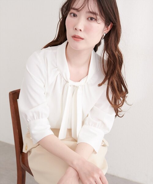 natural couture（ナチュラルクチュール）の「袖口パールノット結び６分袖ブラウス（シャツ/ブラウス・レディース・サックスブルー/ピンクベージュ/チャコールグレー/グレー/オフホワイト・FREE）」の8枚目の写真