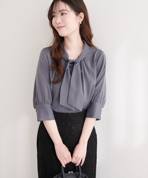 natural couture(ナチュラルクチュール)の「袖口パールノット結び6分袖ブラウス(シャツ/ブラウス・レディース・サックスブルー/ピンクベージュ/チャコールグレー/グレー/オフホワイト・FREE)」の19枚目の写真