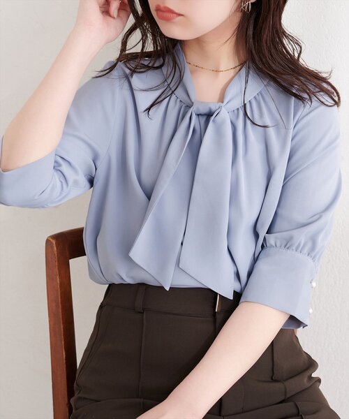 natural couture(ナチュラルクチュール)の「袖口パールノット結び6分袖ブラウス(シャツ/ブラウス・レディース・サックスブルー/ピンクベージュ/チャコールグレー/グレー/オフホワイト・FREE)」の13枚目の写真