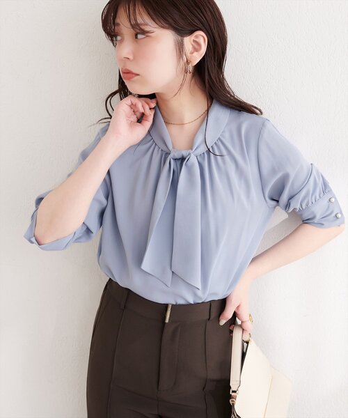 natural couture(ナチュラルクチュール)の「袖口パールノット結び6分袖ブラウス(シャツ/ブラウス・レディース・サックスブルー/ピンクベージュ/チャコールグレー/グレー/オフホワイト・FREE)」の15枚目の写真