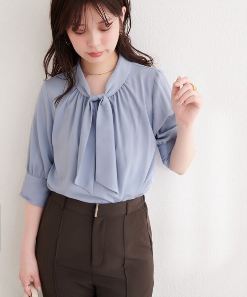 natural couture(ナチュラルクチュール)の「袖口パールノット結び6分袖ブラウス(シャツ/ブラウス・レディース・サックスブルー/ピンクベージュ/チャコールグレー/グレー/オフホワイト・FREE)」の16枚目の写真