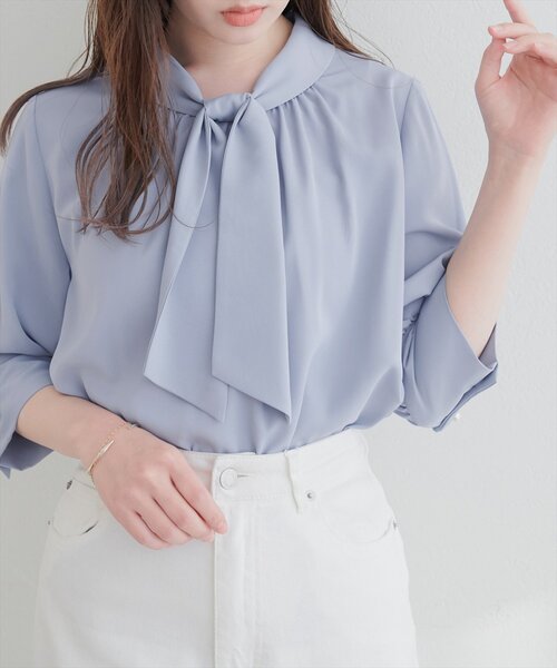 natural couture(ナチュラルクチュール)の「袖口パールノット結び6分袖ブラウス(シャツ/ブラウス・レディース・サックスブルー/ピンクベージュ/チャコールグレー/グレー/オフホワイト・FREE)」の6枚目の写真