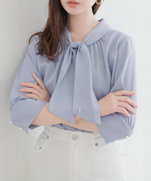 natural couture(ナチュラルクチュール)の「袖口パールノット結び6分袖ブラウス(シャツ/ブラウス・レディース・サックスブルー/ピンクベージュ/チャコールグレー/グレー/オフホワイト・FREE)」の8枚目の写真