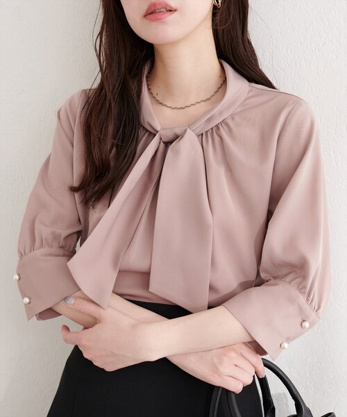 natural couture(ナチュラルクチュール)の「袖口パールノット結び6分袖ブラウス(シャツ/ブラウス・レディース・サックスブルー/ピンクベージュ/チャコールグレー/グレー/オフホワイト・FREE)」の10枚目の写真