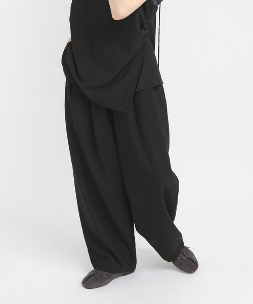 KBF（ケイビーエフ）の「ドレープキャミソールSETパンツ（セットアップ・レディース・ブラウン/ベージュ/ブラック・ONE）」の16枚目の写真