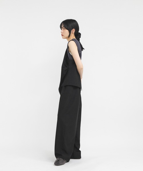 KBF（ケイビーエフ）の「ドレープキャミソールSETパンツ（セットアップ・レディース・ブラウン/ベージュ/ブラック・ONE）」の18枚目の写真