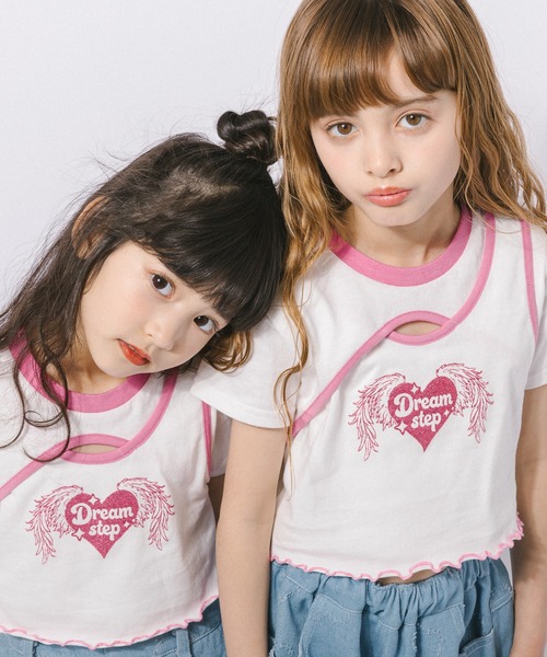 URBAN CHERRY(アーバンチェリー)の「【綿100%/吸水速乾】ハートエンジェルラメプリントカットクロップドTシャツ(Tシャツ/カットソー・キッズ・ホワイト/ブラック/ブルー・150cm/140cm/130cm/120cm/110cm)」の1枚目の写真