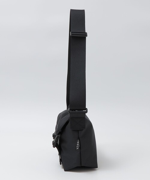 SHIPS(シップス)の「KARRI: CORD POLYESTER MESSENGER S(トートバッグ・メンズ・ブラック・ONE SIZE)」の8枚目の写真