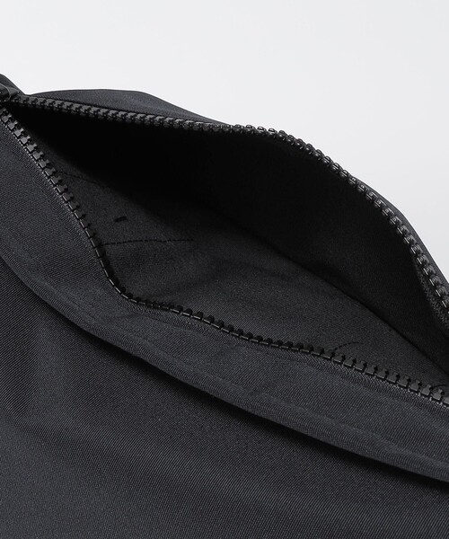 SHIPS(シップス)の「KARRI: CORD POLYESTER MESSENGER S(トートバッグ・メンズ・ブラック・ONE SIZE)」の3枚目の写真
