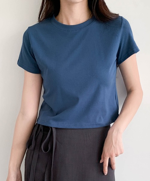 LOWO（ロワ）の「【豊富なカラー展開】抜群の伸縮性 / ショート丈Tシャツ 無地 半袖（Tシャツ/カットソー・レディース・ブラック/ブラウン/カーキ/グリーン/グレー/ベージュ/ターコイズブルー/キャメル/グレイッシュベージュ/ベージュ系その他/ブルー/ホワイト/アイボリー/ボルドー/チャコールグレー/ピンク・FREE）」の12枚目の写真