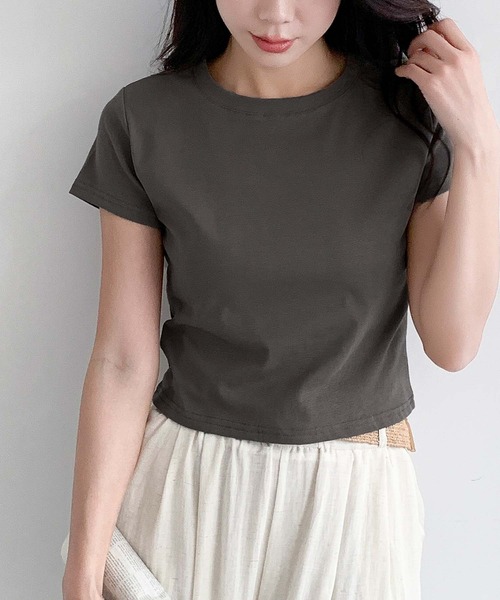 LOWO（ロワ）の「【豊富なカラー展開】抜群の伸縮性 / ショート丈Tシャツ 無地 半袖（Tシャツ/カットソー・レディース・ブラック/ブラウン/カーキ/グリーン/グレー/ベージュ/ターコイズブルー/キャメル/グレイッシュベージュ/ベージュ系その他/ブルー/ホワイト/アイボリー/ボルドー/チャコールグレー/ピンク・FREE）」の4枚目の写真