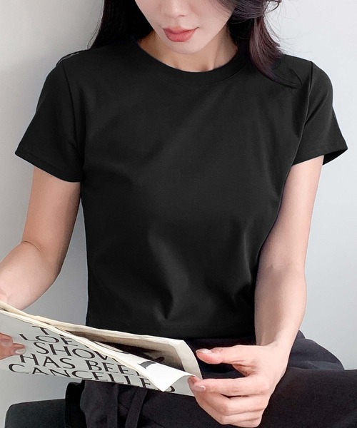 LOWO（ロワ）の「【豊富なカラー展開】抜群の伸縮性 / ショート丈Tシャツ 無地 半袖（Tシャツ/カットソー・レディース・ブラック/ブラウン/カーキ/グリーン/グレー/ベージュ/ターコイズブルー/キャメル/グレイッシュベージュ/ベージュ系その他/ブルー/ホワイト/アイボリー/ボルドー/チャコールグレー/ピンク・FREE）」の3枚目の写真
