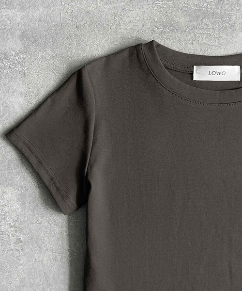 LOWO（ロワ）の「【豊富なカラー展開】抜群の伸縮性 / ショート丈Tシャツ 無地 半袖（Tシャツ/カットソー・レディース・ブラック/ブラウン/カーキ/グリーン/グレー/ベージュ/ターコイズブルー/キャメル/グレイッシュベージュ/ベージュ系その他/ブルー/ホワイト/アイボリー/ボルドー/チャコールグレー/ピンク・FREE）」の18枚目の写真
