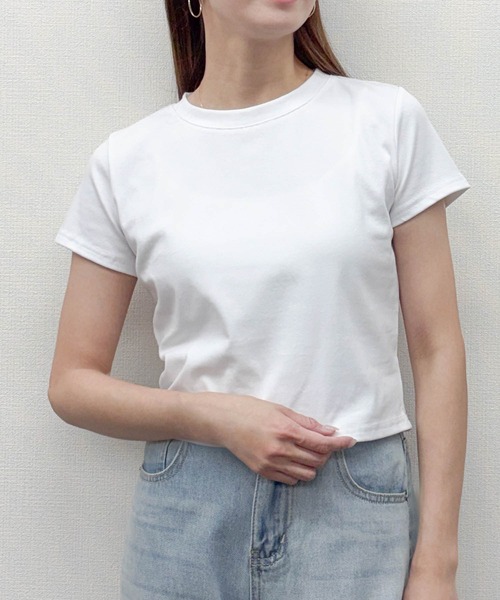 LOWO（ロワ）の「【豊富なカラー展開】抜群の伸縮性 / ショート丈Tシャツ 無地 半袖（Tシャツ/カットソー・レディース・ブラック/ブラウン/カーキ/グリーン/グレー/ベージュ/ターコイズブルー/キャメル/グレイッシュベージュ/ベージュ系その他/ブルー/ホワイト/アイボリー/ボルドー/チャコールグレー/ピンク・FREE）」の21枚目の写真